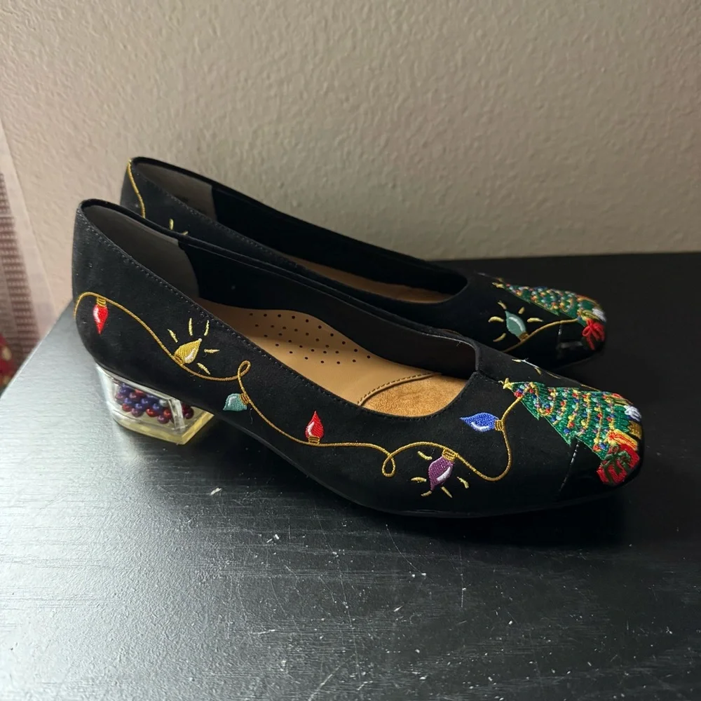 NWT J. Renee Noelsteps Holiday Suede Embroidered Pumps Sz 6,5 - Picture 2 of 12
